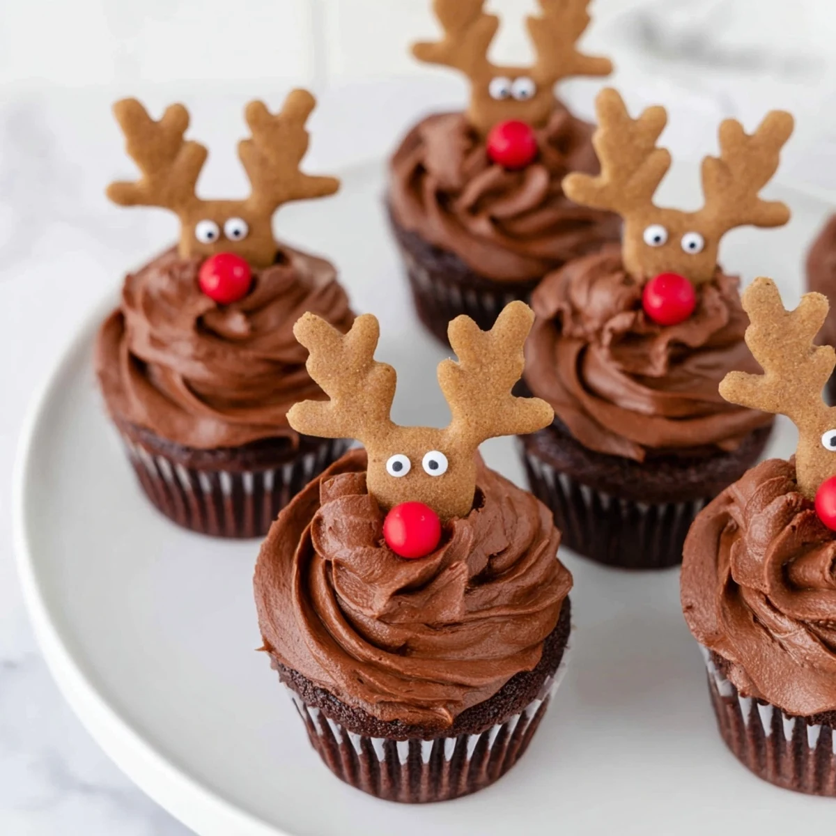 Enjoy a delicious visual of reindeer holiday dessert platter with chocolate cupcakes, ideal for the holidays.