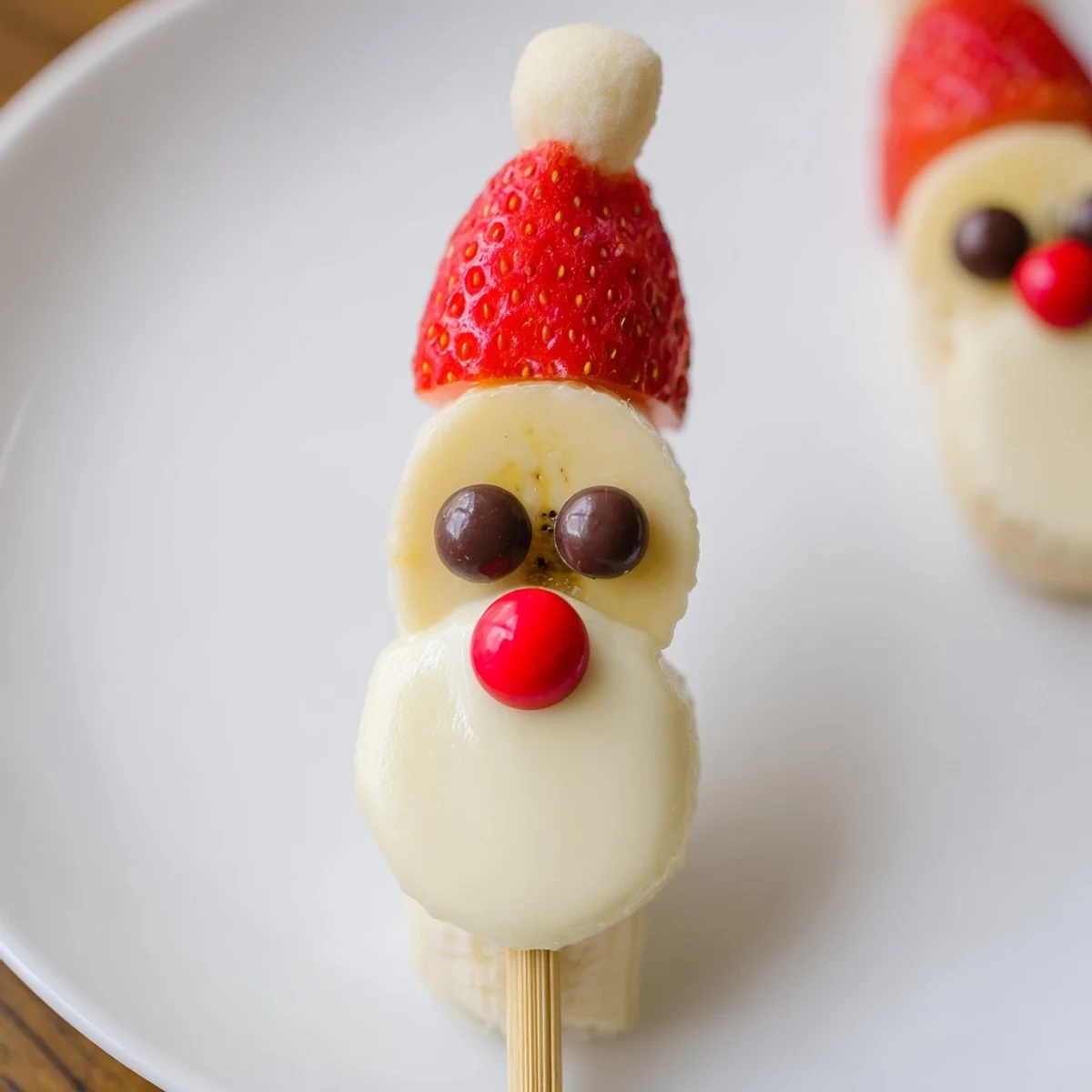 Easy-to-make Banana Santa Snack Sticks: fun fruit skewers with bananas and sweet decorations for kids.